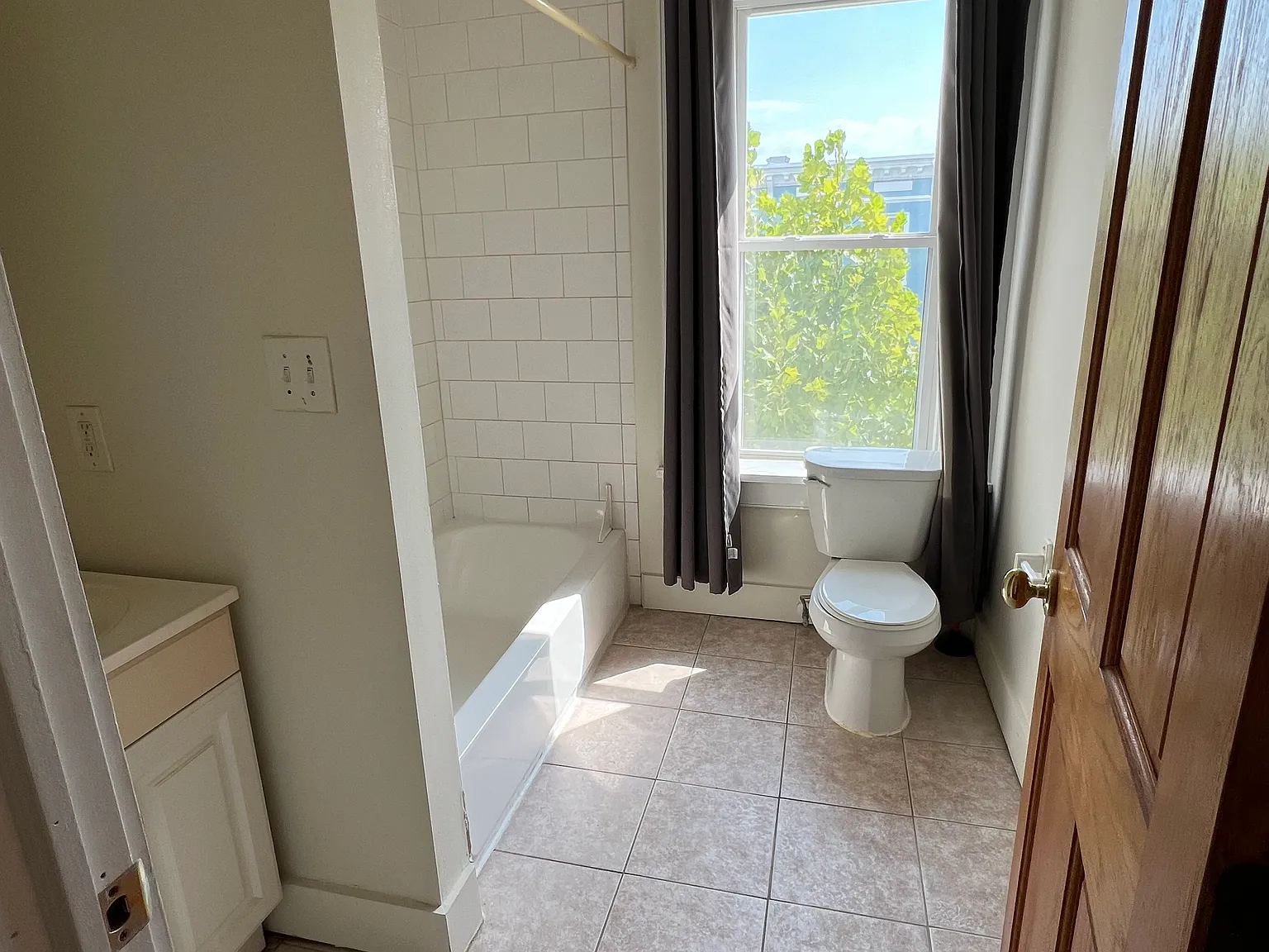 2 bed, 875 sqft, $1,500 — Photo 3
