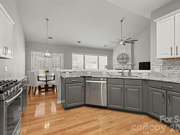 3rd image of 2517 Coltsgate Rd