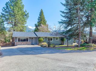 235 Larkin Rd, Grants Pass, OR 97527