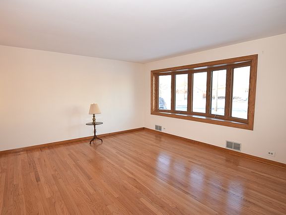 4th image of 1105 Forest Ave