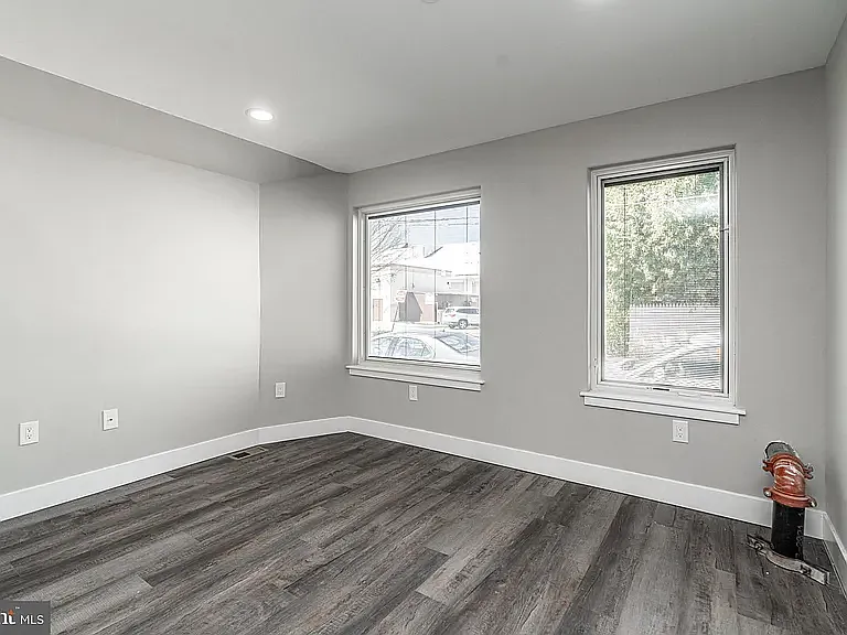 2 bed, 1053 sqft, $2,600 — Photo 3