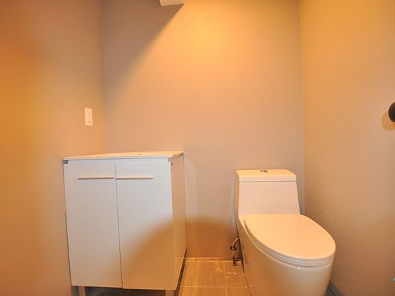 4th image of 423 Rogers Ave #4AN