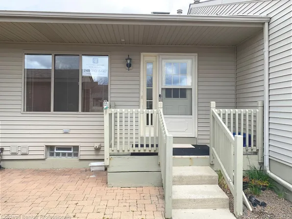 62351 Arlington Cir Unit 2, South Lyon, MI 48178