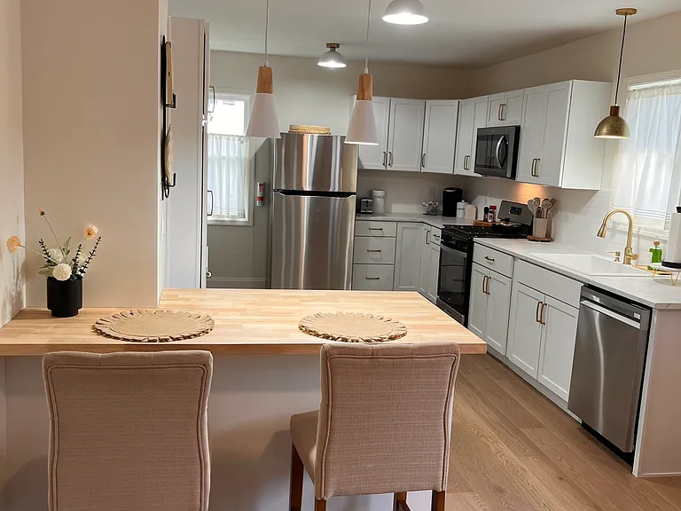 1312 Oak St — Photo 1