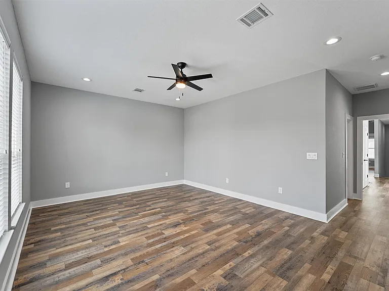 7704 Sealey St — Photo 11