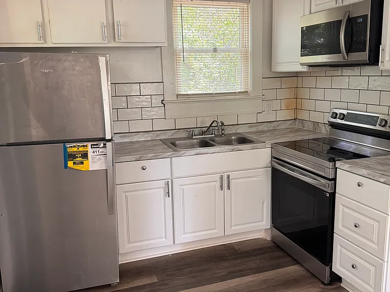3508 Grand St — Photo 3