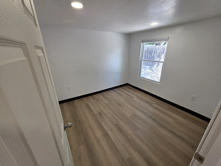1309 N Main St #E — Photo 4
