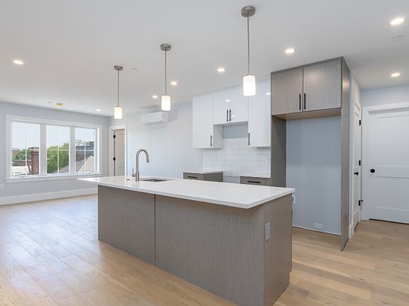 2nd image of 425 Market St #406B
