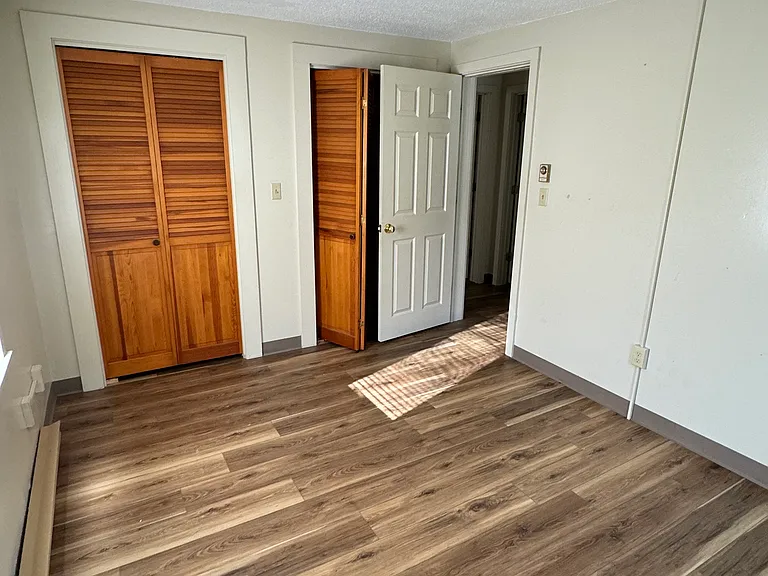 425-435 Pleasant St #1 — Photo 4