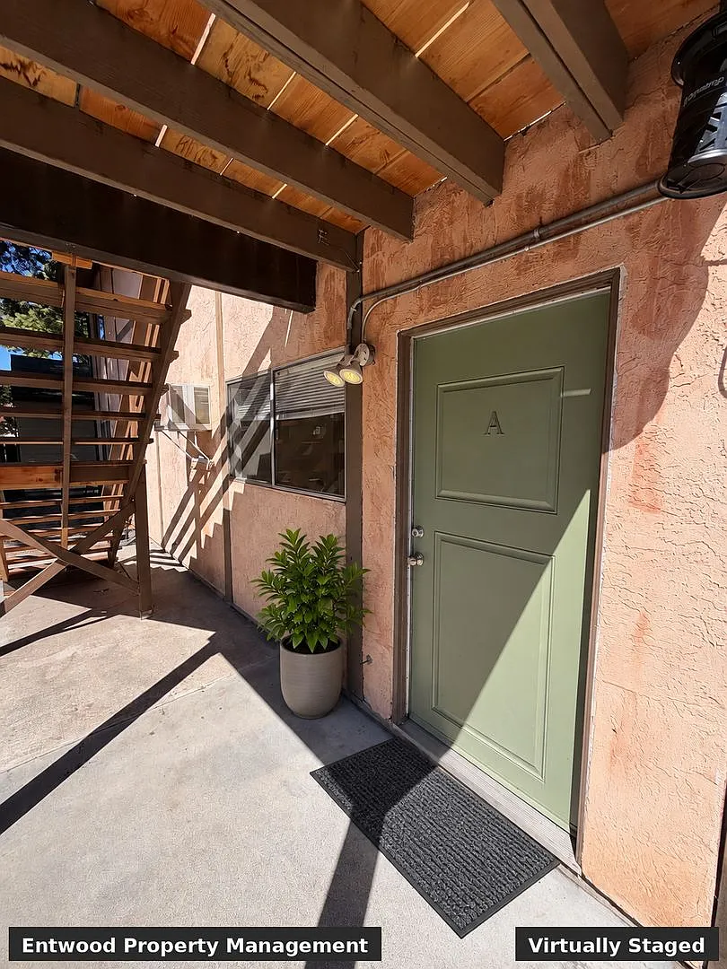 1448 Warner St — Photo 4