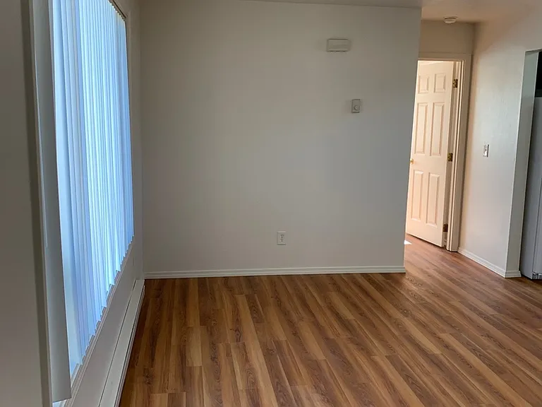 322 SW 10th St — Photo 3