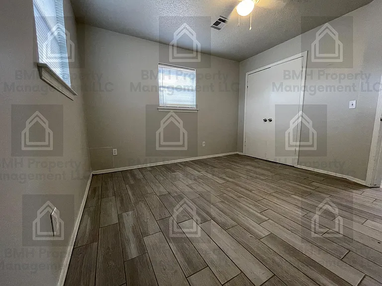 213 NW 85th St — Photo 6