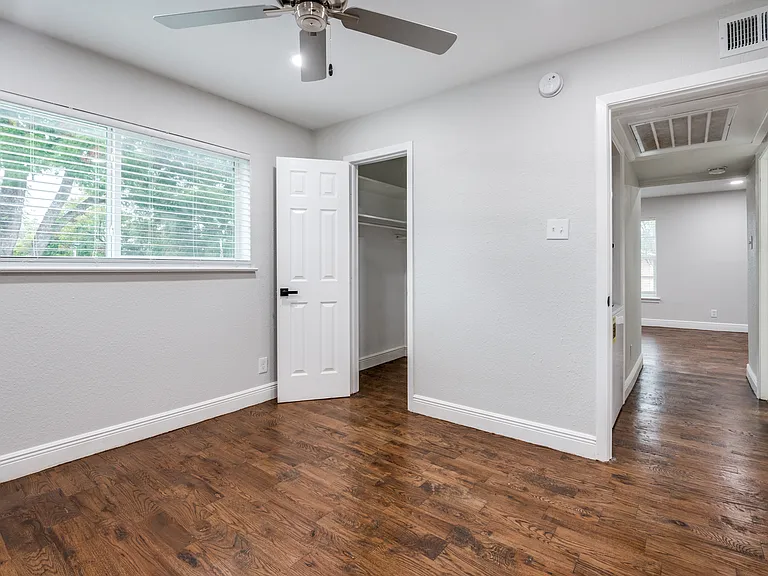 5444 Gaston Ave #202 — Photo 6