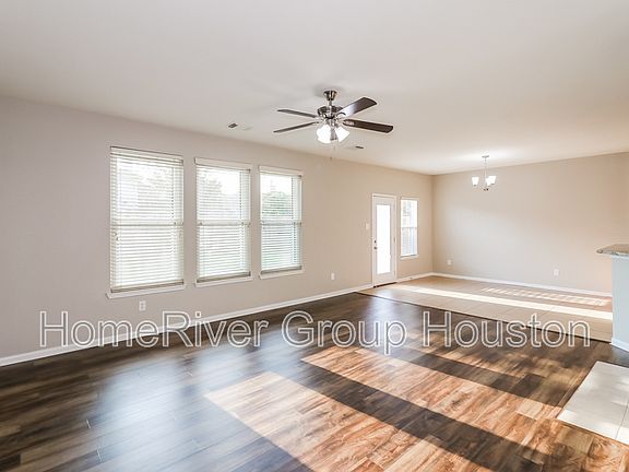 4th image of 557 Small Cedar Dr