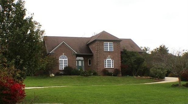 1st image of 121 Parker Ln