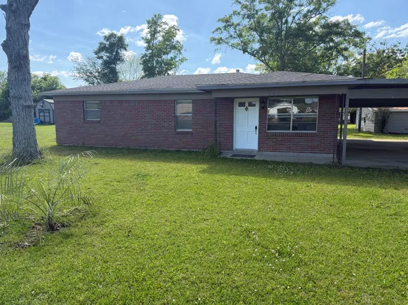 207 NE 3rd St, Summerdale, AL 36580