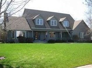 11643 N River Ridge Dr, Mequon, WI 53092