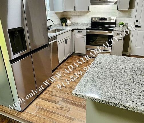 5th image of 9001 W 93rd St