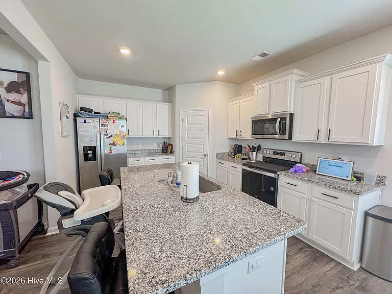 5062 Captain Dr — Photo 5