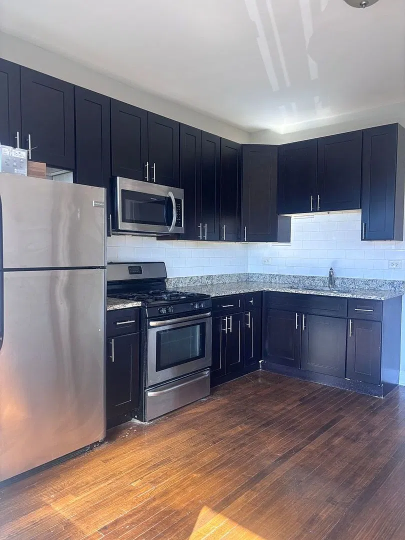 5107 W Montrose Ave — Photo 3