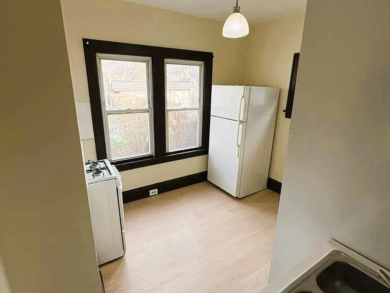 2113 W 11th St #6 — Photo 3
