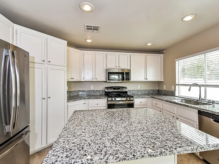 2306 Hollow Oak Ave — Photo 6