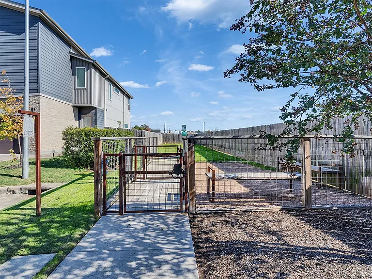 5702 Rucio Ln — Photo 28