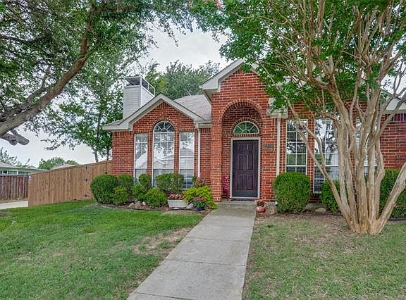 2nd image of 2236 Chapman Dr