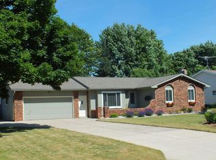 7466 N Garden Ct, Jenison, MI 49428