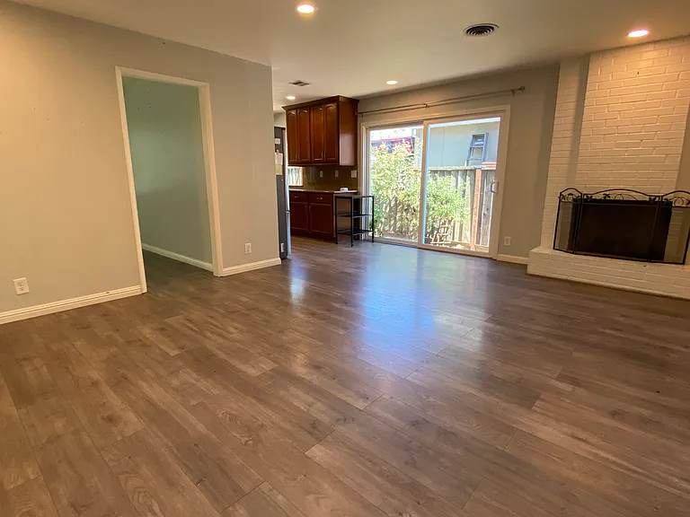 370 Colville Dr — Photo 5