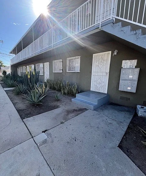 1540 & 1544 W. Florence Avenue — Photo 7