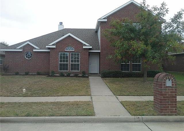 1st image of 220 Shady Oaks Ln