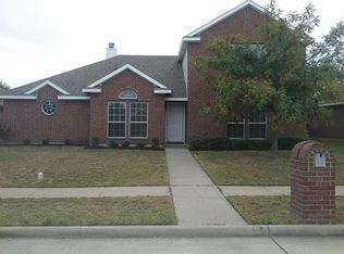 220 Shady Oaks Ln, Red Oak, TX 75154