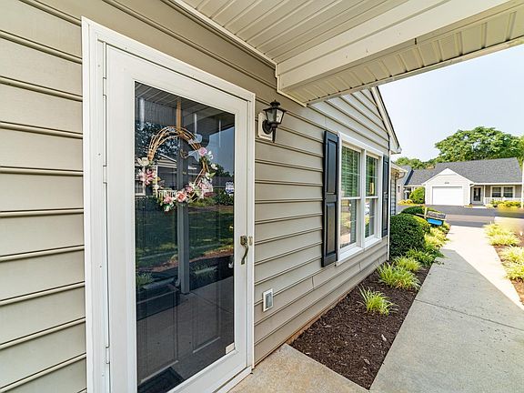 3rd image of 1081 Jefferson Oaks Ct #10