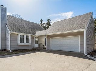 204 Deerfield Ln, Lawrence, KS 66049