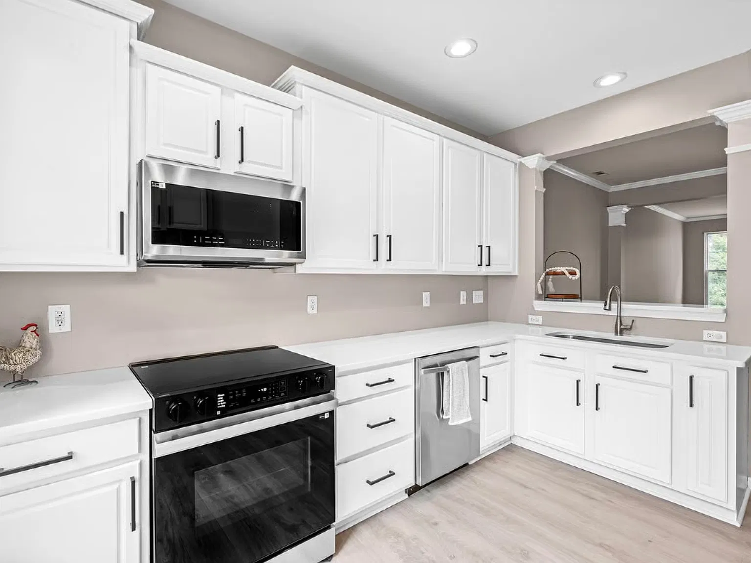 2 bed, 2.5 bath, 1240 sqft, $1,698 — Photo 2