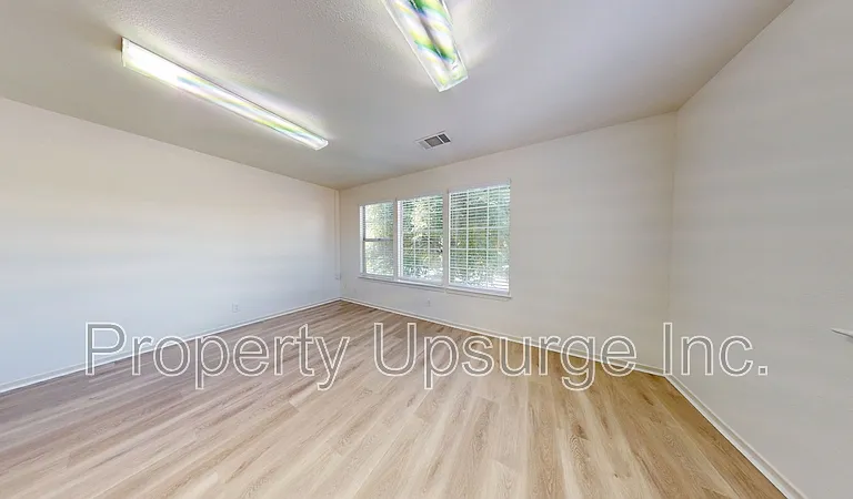 2371 Washington Ave E — Photo 3