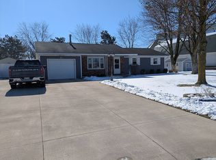405 Debra Dr, Botkins, OH 45306