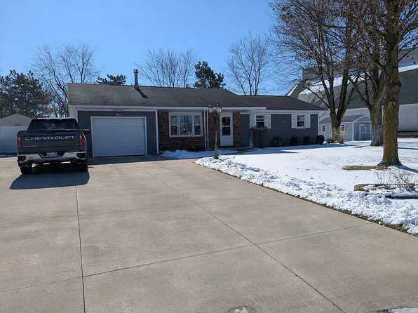 405 Debra Dr, Botkins, OH 45306