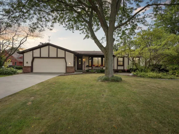 1032 Harvester St SE, Grand Rapids, MI 49508