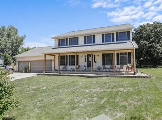 908 Edgewood Dr, Mahomet, IL 61853