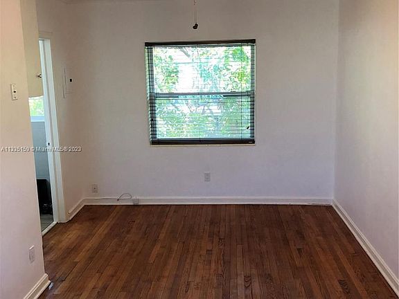 2nd image of 115 NE 14th Ave APT 4