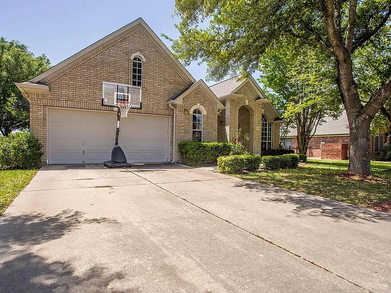 2713 Butler National Dr — Photo 2