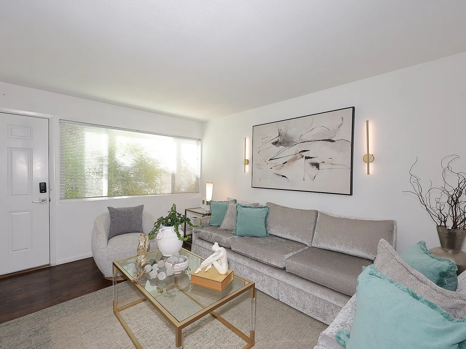 2 bed, 1.5 bath, 1023 sqft, $2,200 — Photo 3