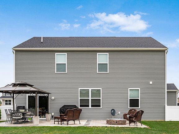 3rd image of 4412 Hickory Ln