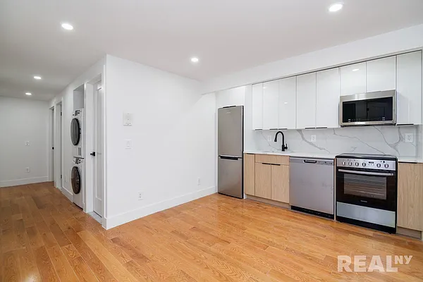 Rented by REAL New York | media 11