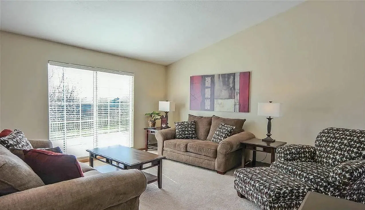 3 bed, 1400 sqft, $1,995 — Photo 3
