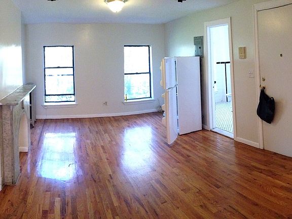 4th image of 279 Macon St APT 4