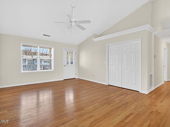 4th image of 34 Riverside Drive