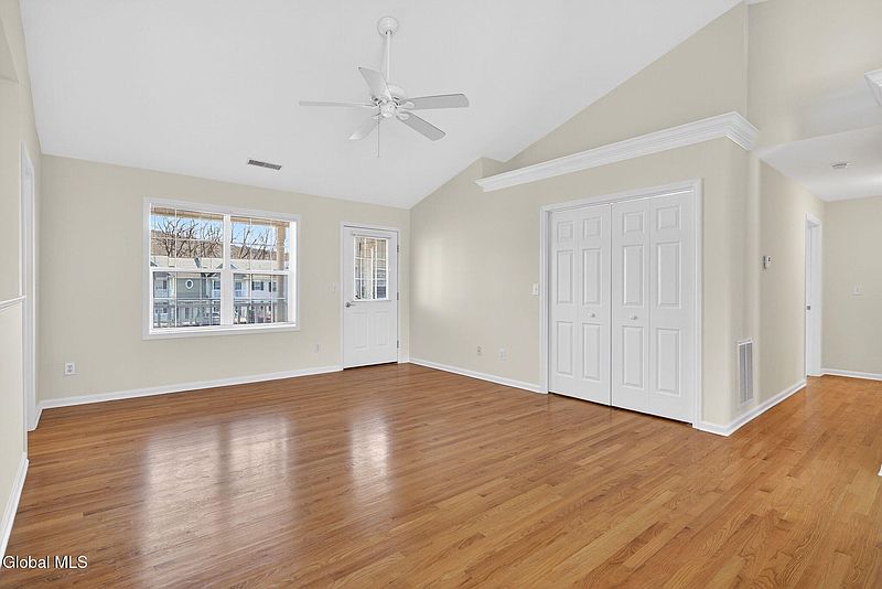 4th image of 34 Riverside Drive